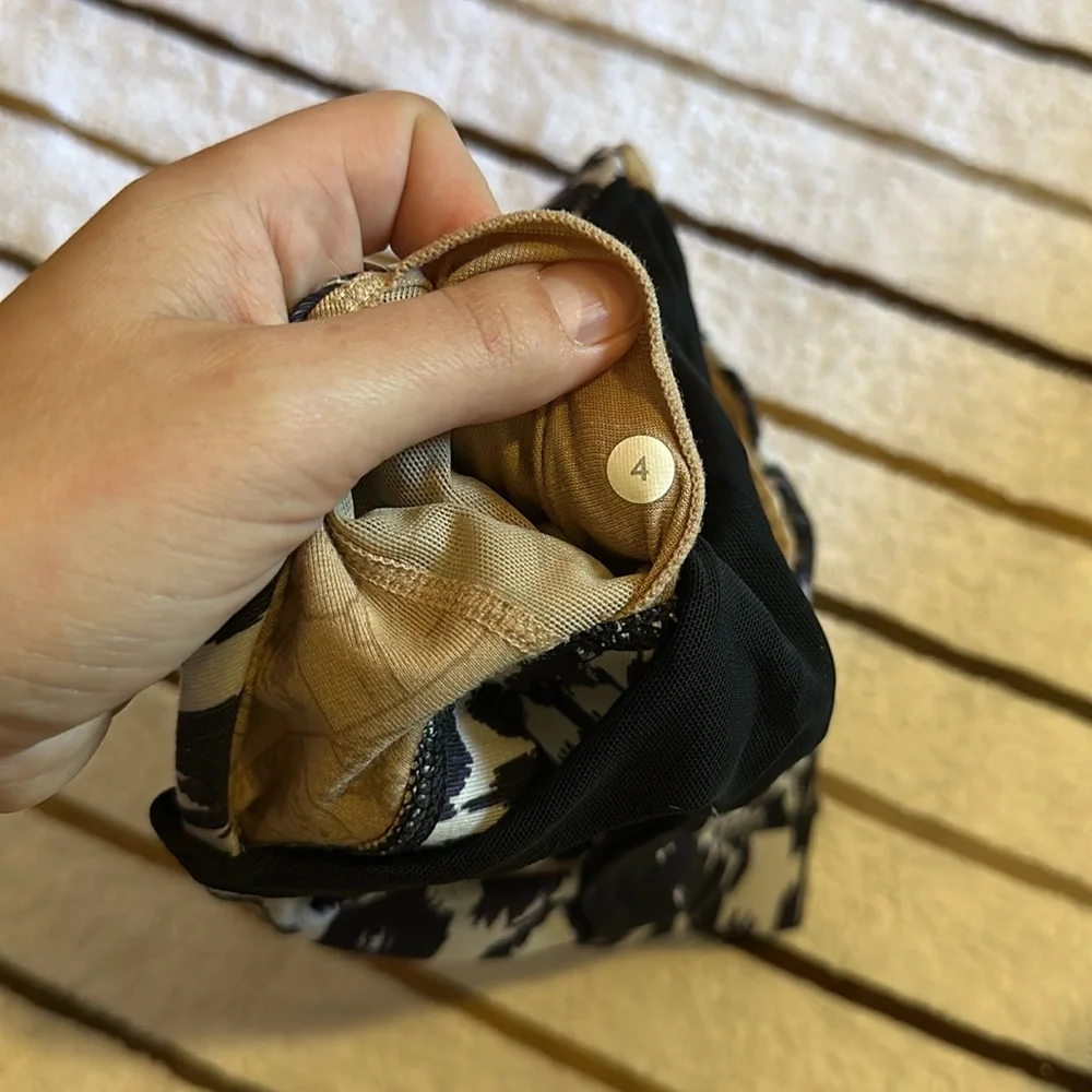 VTG LULULEMON ABSTRACT LOGO PRINT SPORTS BRA
